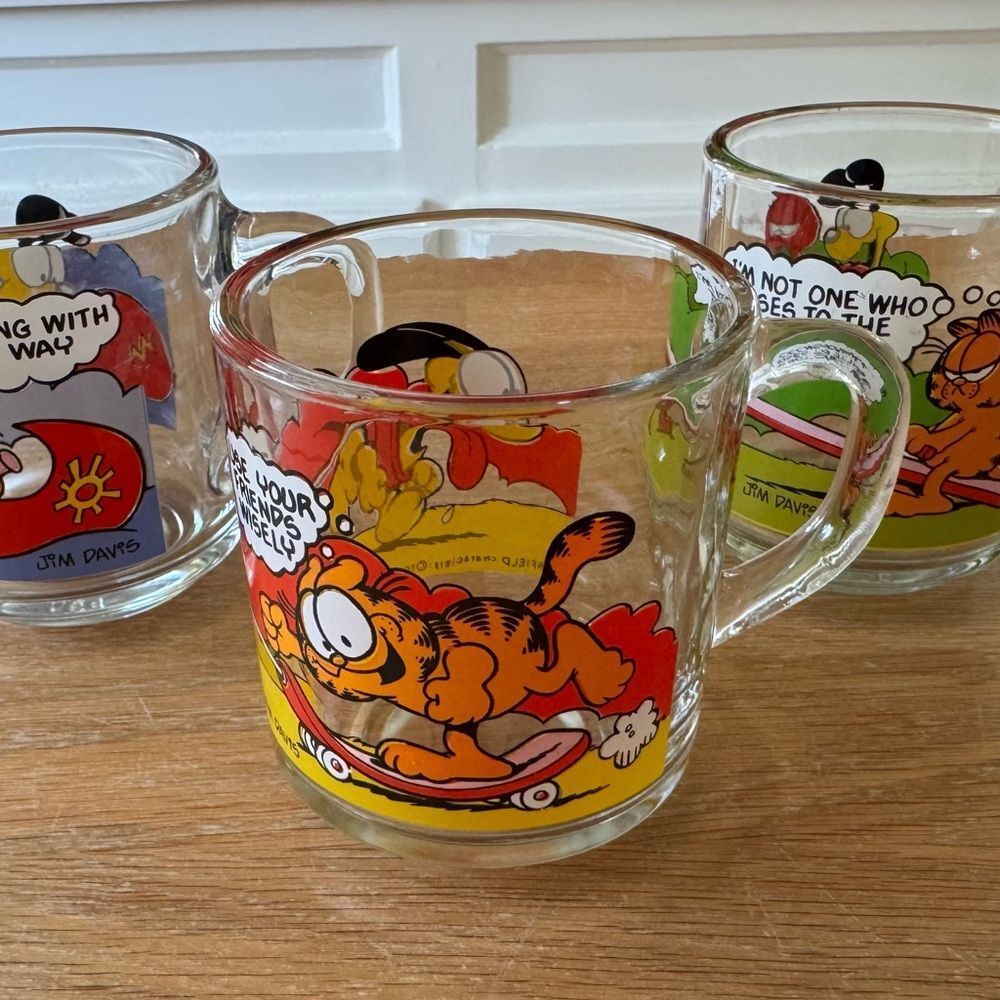 Vintage Garfield Glass Mug Set